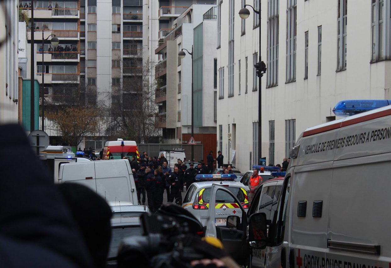 Devant les bureaux de Charlie Hebdo, 1 heure après l'attentat