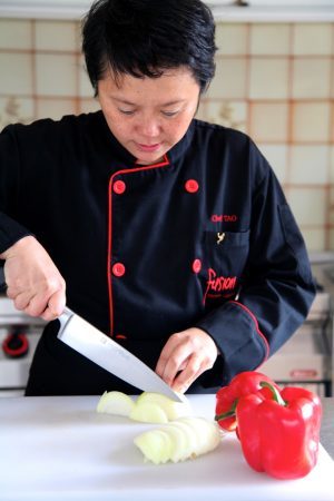 Tao Breen, chef du restaurant Fusion et son équipe ont présenté une succession de plats salés, sucrés et colorés