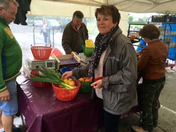 Madame le Maire chez le marchand de légumes