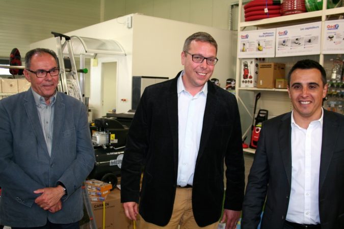 Durant l'inauguration : De g à d : Gilbert Tarraube maire de Martres, Grégory Vouters responsable du Super U et Sébastien Cazorro propriétaire du Gedimat