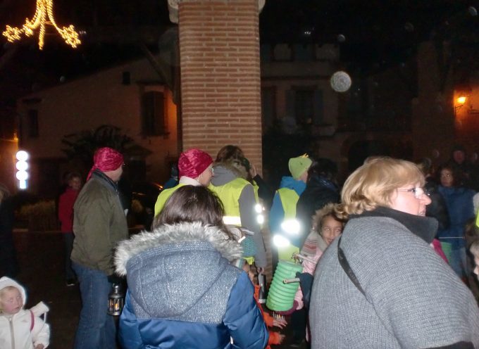 Rieux Volvestre : Le traditionnel défilé aux lampions.