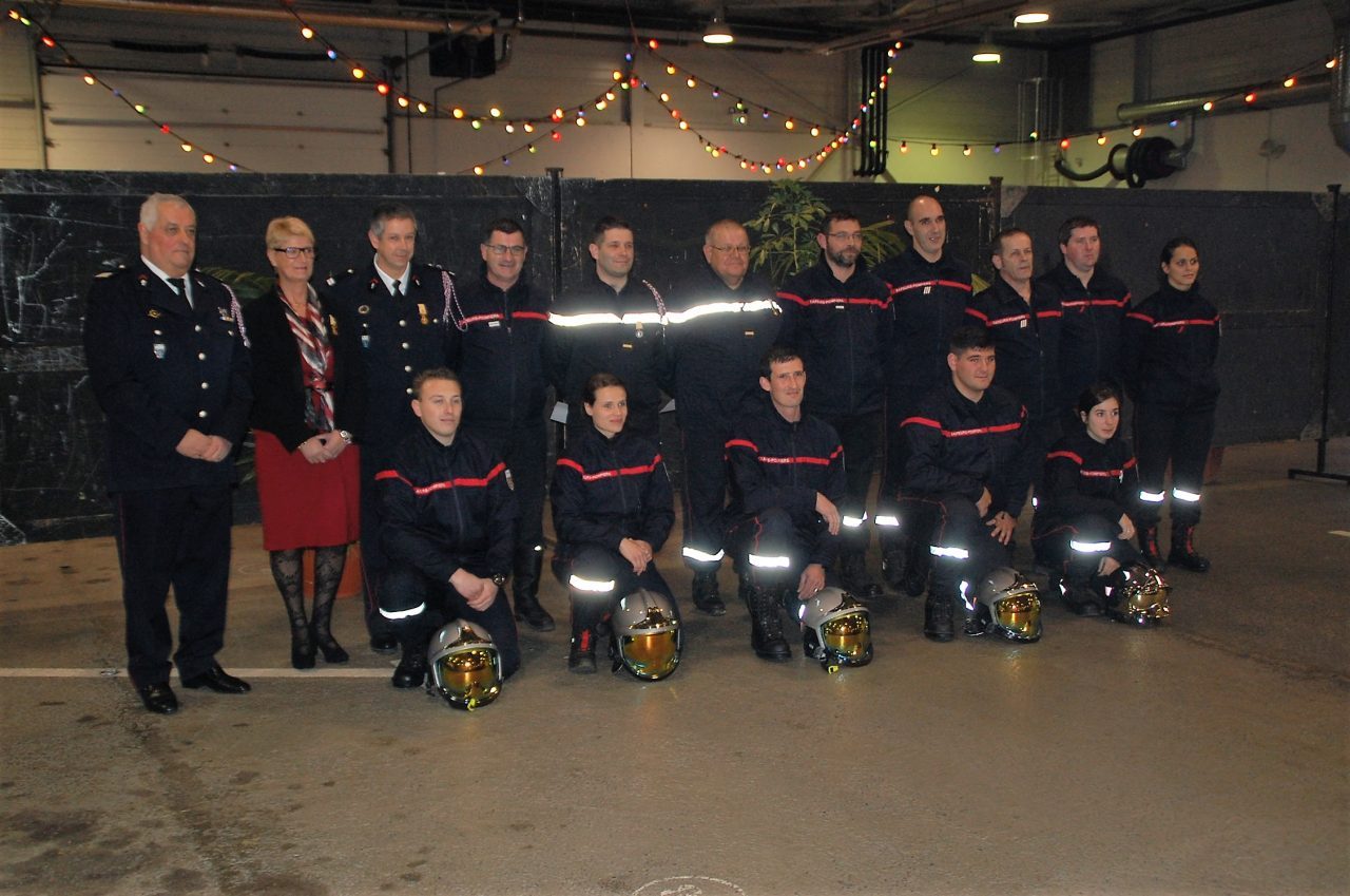 De nombreux sapeurs pompiers volontaires ont été distingués.
