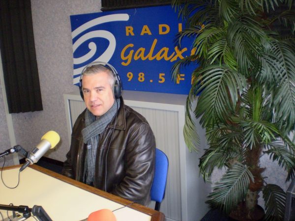 Mr SORIN Emmanuel, directeur de la Maison Familiale Rurale de Mane, dans les studios de Radio Galaxie.