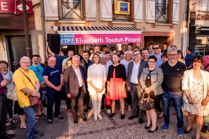 La pose pour la photo souvenir des marcheurs de la 7° circonscription