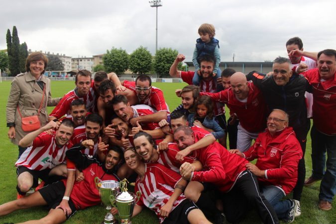 L'euphorie générale pour le Mabroc après la remise de la coupe!