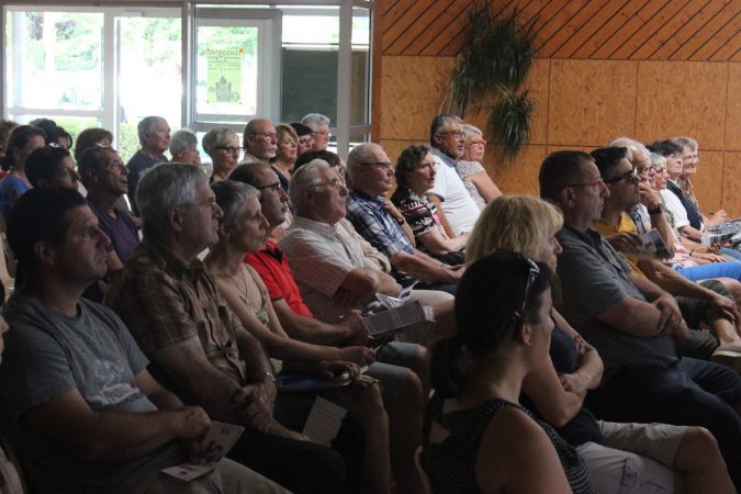 Le public est particulièrement attentif.