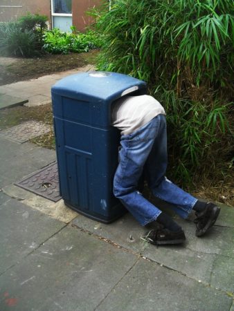 Y aurait-il des hommes poubelles?