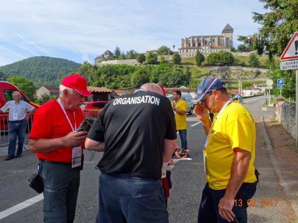 Une sécurité à l'entrée du site