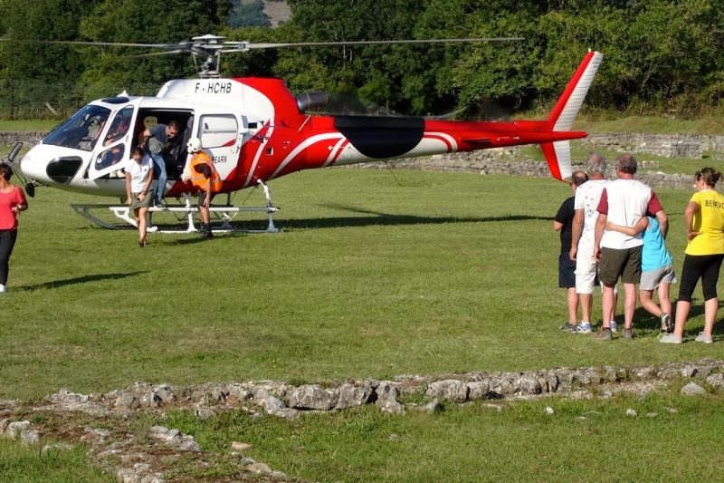 Avoir la chance de survoler le site exceptionnel de Saint Bertrand en faisant un baptême d'hélicoptère 