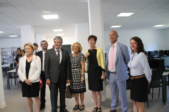 Dans le CDI, de gauche à droite: M.C. Leclerc, A. Bonilla, G. Méric, E. Séré, M. Dudé, P. Massové et Angélique Auger