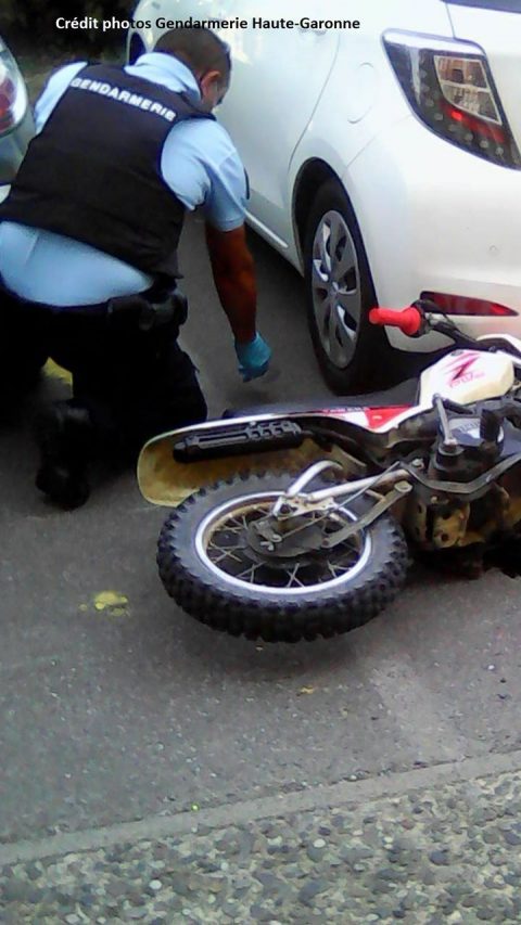 La moto abandonnée après l'accident (Crédit photo: Gendarmerie)