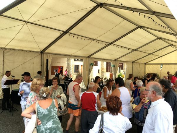 Durant l'apéritif offert par la mairie