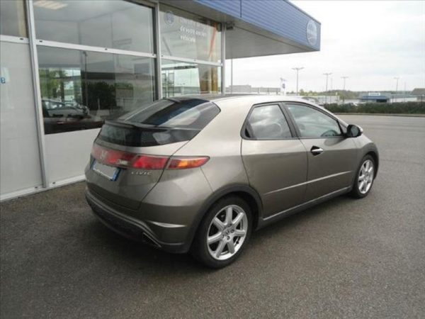 Le modèle du véhicule du disparu, vu de l'arrière