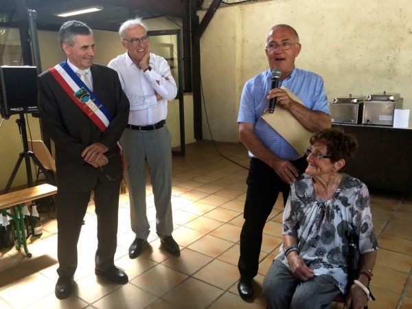 Durant les discours officiels des 3 élus. Henri Devic porte le ruban tricolore