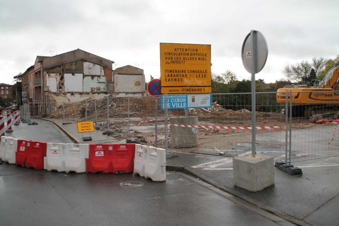 Là, c'était le centre de radiologie et la Croix-Rouge