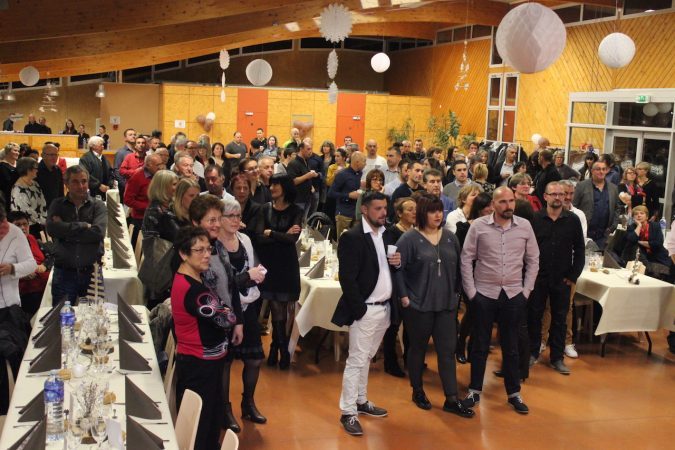 Les employés du Sivom à l'écoute de leur président avant de laisser place aux...festivités!