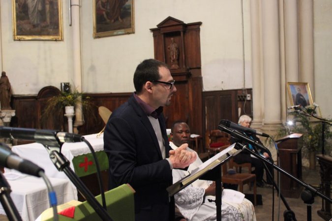 Jérémie Gadroy intervenant pour l'église évangélique