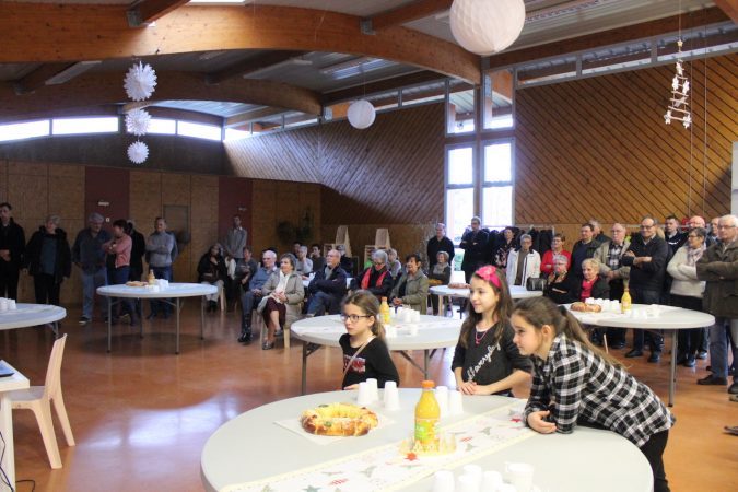 L'auditoire attentif lors de la présentation vidéo des moments forts de l'année écoulée