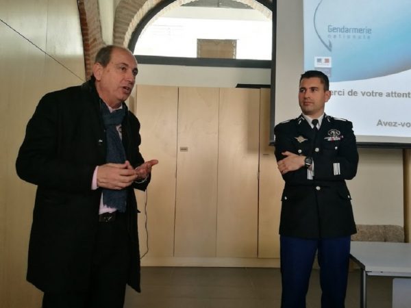 Le maire Michel Oliva et le Chef d’Escadron Delforge Commandant de la Compagnie de gendarmerie départementale de Muret ont évoqué le projet de la future gendarmerie