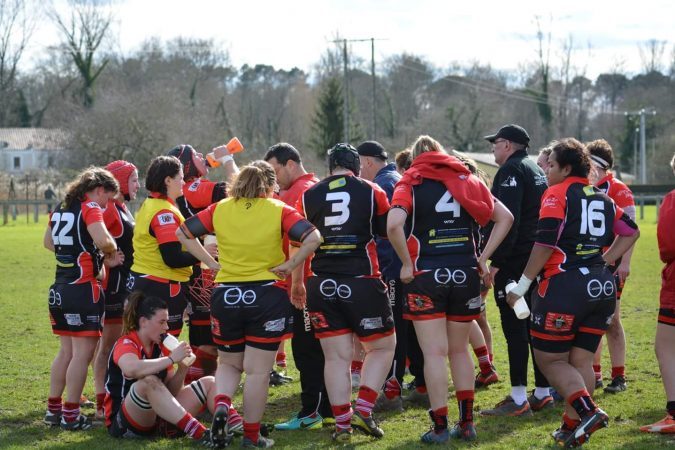 Toutes unies autour de l'entraineur