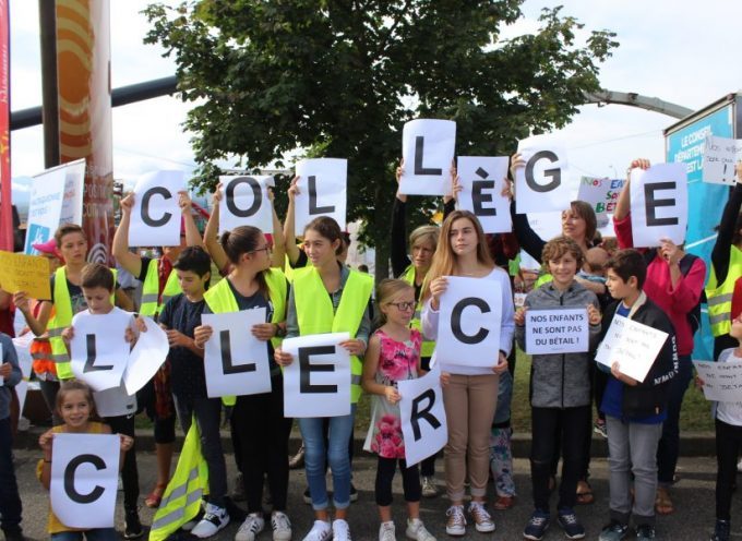 Saint-Gaudens : Parents, élèves et profs du collège Leclerc manifestent