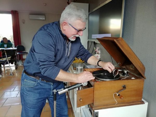 Le gramophone a permis d'entonner en choeur la Madelon