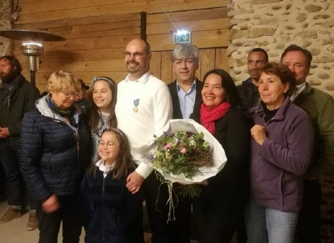 Martres-Tolosane : Le propriétaire du Camping du Moulin Hugo Sladden décoré de la médaille du tourisme