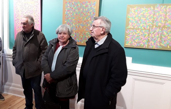 Marcel DUCOS devant ses oeuvres