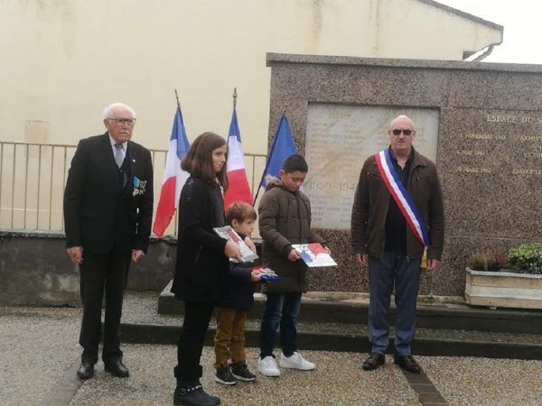 les écoliers ont participé à la cérémonie