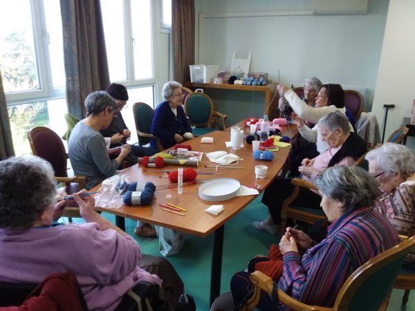 Un atelier de tricotage