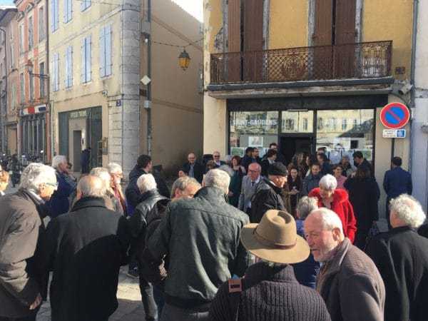 Beaucoup de monde à l'extérieur