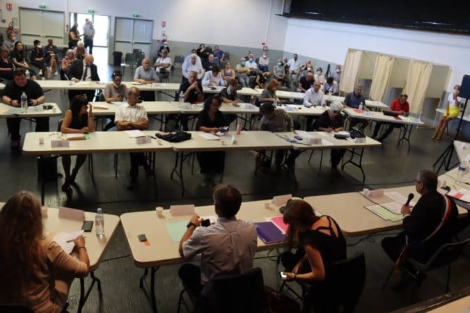 Le conseil municipal s'est tenu dans la salle des fêtes