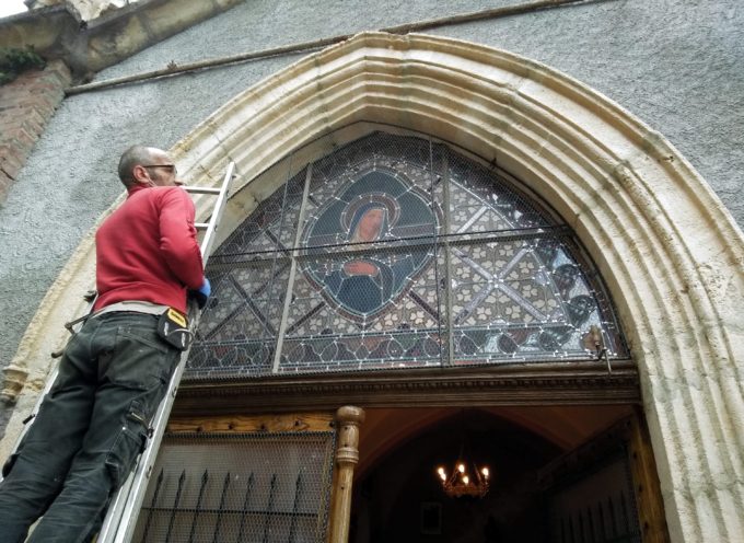 Saint Plancard : Notre Dame des 7 douleurs : les vitraux protégés