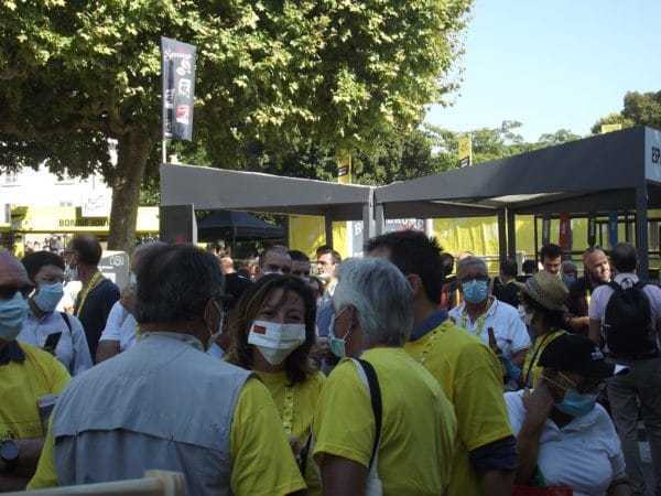Carole Delga visite le village du tour