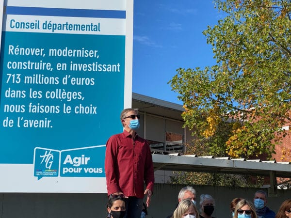 Marc Maurel prend la parole au nom des enseignants