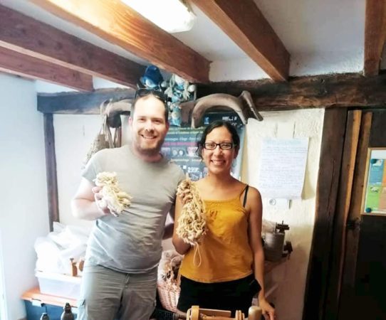 7 ans de mariage, ce sont les noces de laine, Citlali et Gautier les ont fêtées chez la fileuse de Péguilhan.