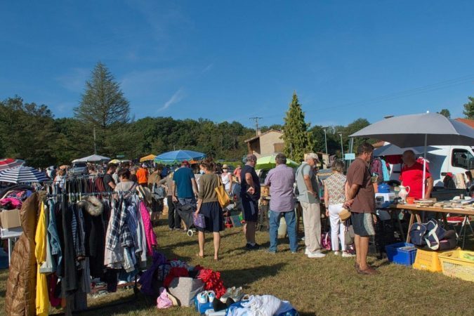 Beaucoup de monde au vide-grenier d'Aurignac dimanche 5 septembre.