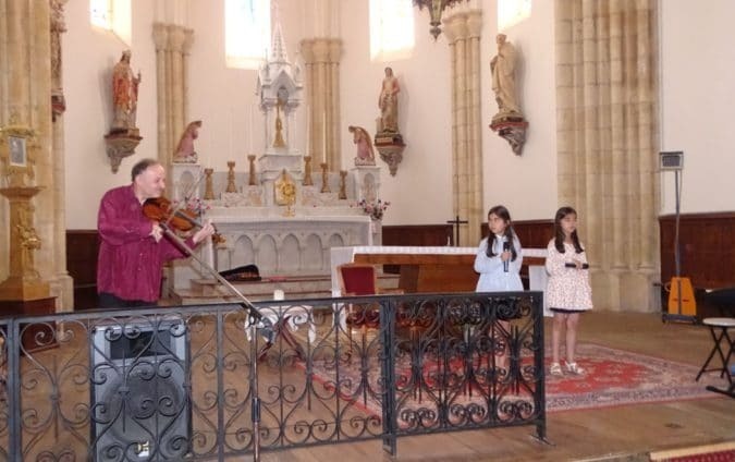 Les élèves du violoniste Zacchary Pourtzeladze ont déclamé Les Fables de La Fontaine en musique à Larroque.