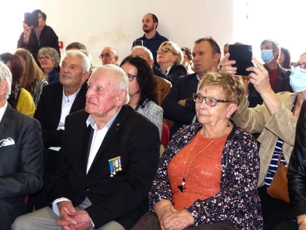 Au premier rang, les parents de Christine Huppert, qui leur a rendu un émouvant hommage.