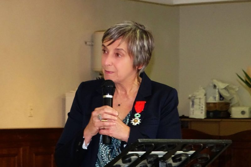 Christine Huppert a reçu la Croix de la Légion d'Honneur pour sa remarquable carrière professionnelle.