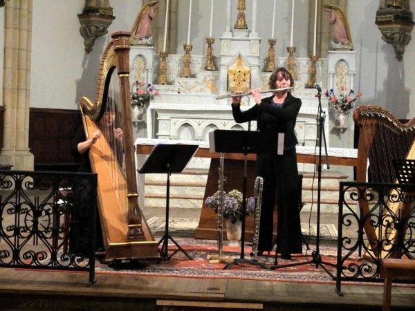 Chantal à la flûte et Nathalie à la harpe ont enchanté le public dimanche 14 novembre à Larroque.