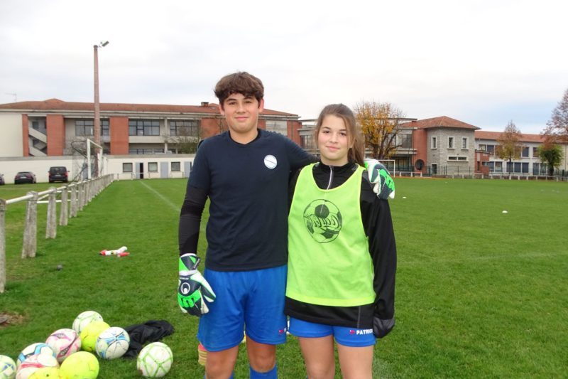 Dean et Lucie, élèves de la classe de foot du Collège Charles Suran à Boulogne.