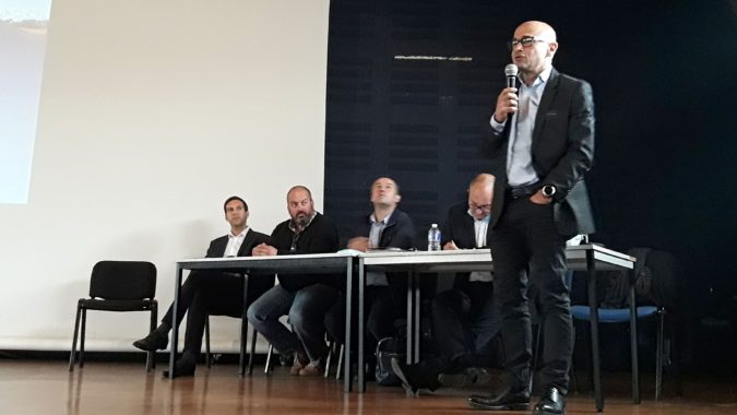 Jean François Deneys, directeur adjoint de Val de Gascogne, lors de son intervention pendant l'assemblée de section à Boulogne.