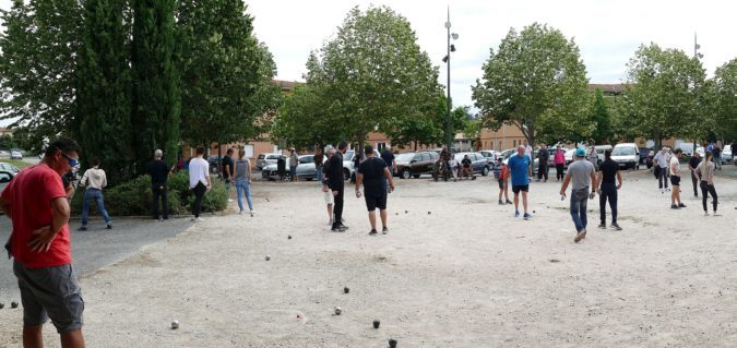En été on joue à l'extérieur