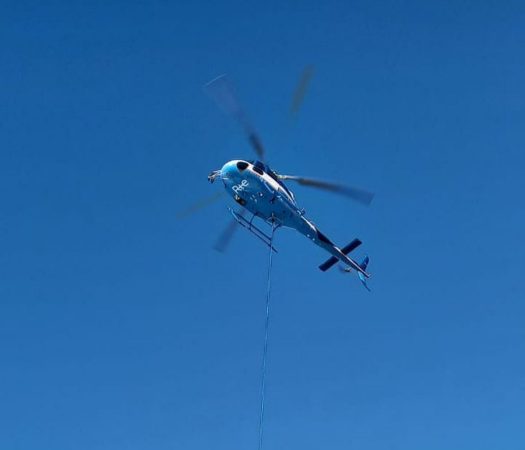 L'hélicoptère d'Airtelis réquisitionné par Enedis pour dépanner la station du Mourtis.