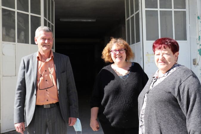 Franck Touron - Conforama, Anna Changeux Maire de Saint Béat et Mme Chabbert qui a reçu son congélateur