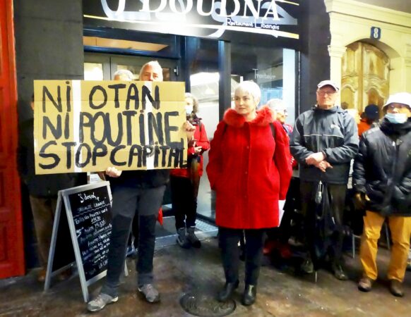 Corinne Marquerie du PCF lors du rassemblement collectif pour la paix mercredi 2 mars à Saint Gaudens.