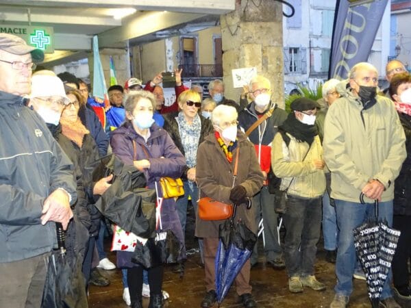 Malgré la météo exécrable, de nombreux sympathisants à la cause de la paix ont rejoint le rassemblement initié par le PCF Comminges à Saint Gaudens.