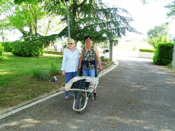 Marie-Hélène et Monique sont venues aider à entretenir et préparer le camping avant l'ouverture lors de la journée citoyenne du 14 mai.