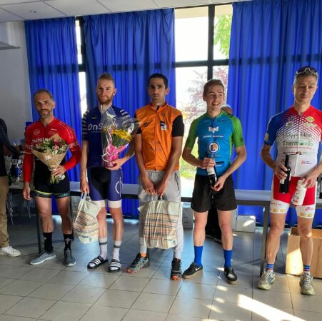 Podium 2ème Catégorie de la course Ufolep Grand Prix du Muguet dimanche 1er mai à Boulogne.